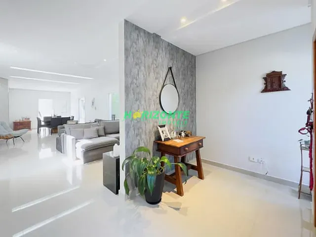 Casa com 248m² 5 quartos e 7 banheiros, à venda, no bairro Urbanova em São José dos Campos