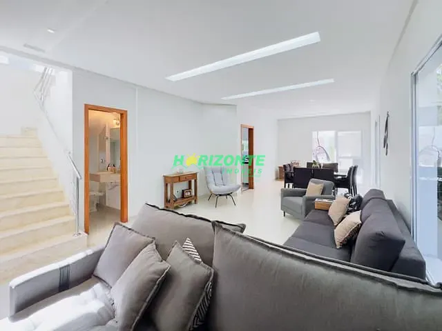 Casa com 248m² 5 quartos e 7 banheiros, à venda, no bairro Urbanova em São José dos Campos