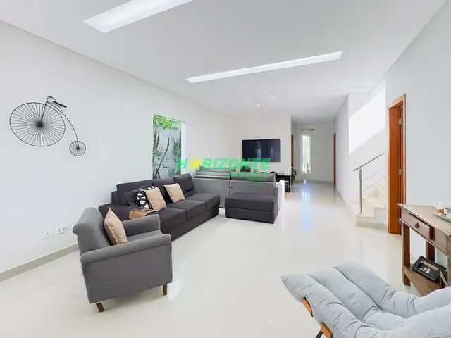 Casa com 248m² 5 quartos e 7 banheiros, à venda, no bairro Urbanova em São José dos Campos