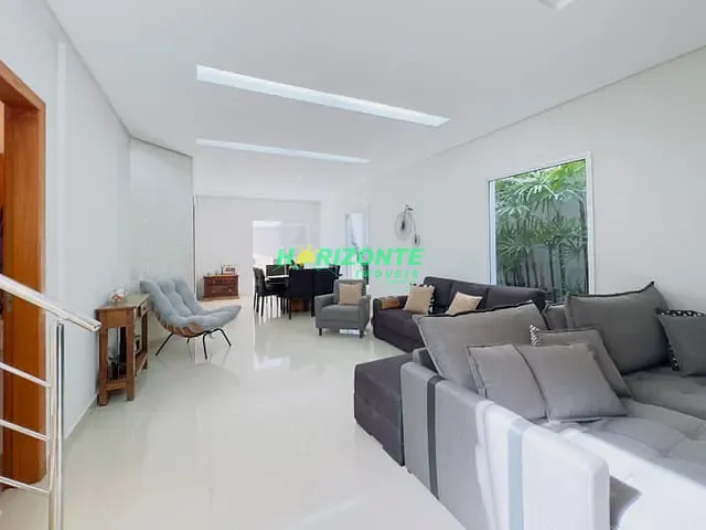 Casa com 248m² 5 quartos e 7 banheiros, à venda, no bairro Urbanova em São José dos Campos