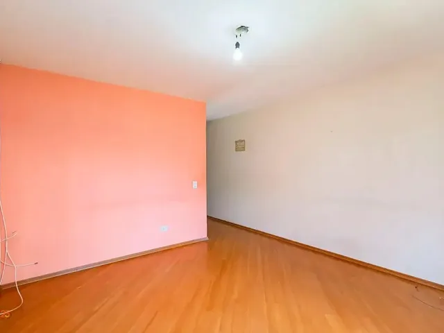 Casa com 330m² 3 quartos e 2 banheiros, à venda, no bairro Novo Mundo em Curitiba