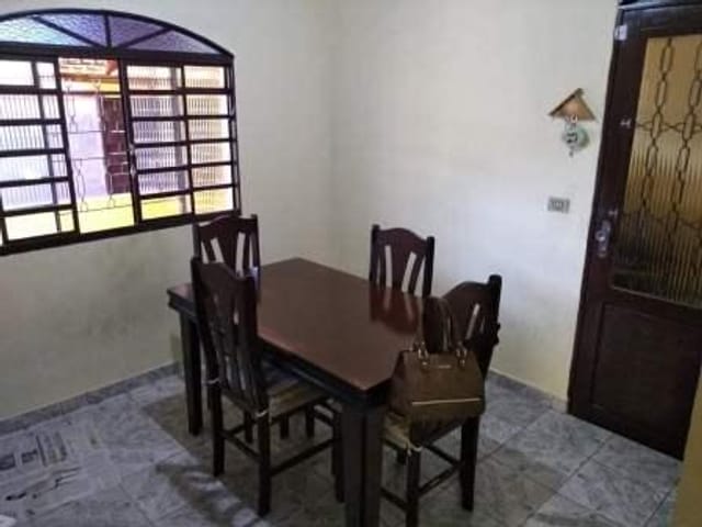Casa com 250m² 4 quartos e 2 banheiros, à venda, no bairro Beta em Pindamonhangaba
