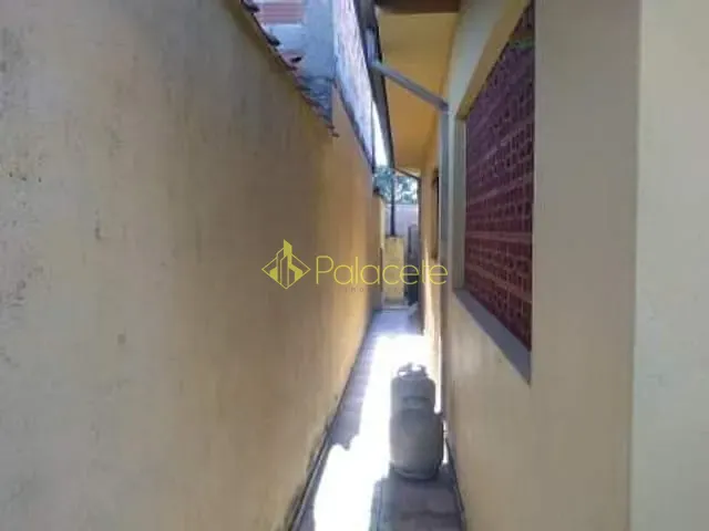 Casa com 250m² 4 quartos e 2 banheiros, à venda, no bairro Beta em Pindamonhangaba