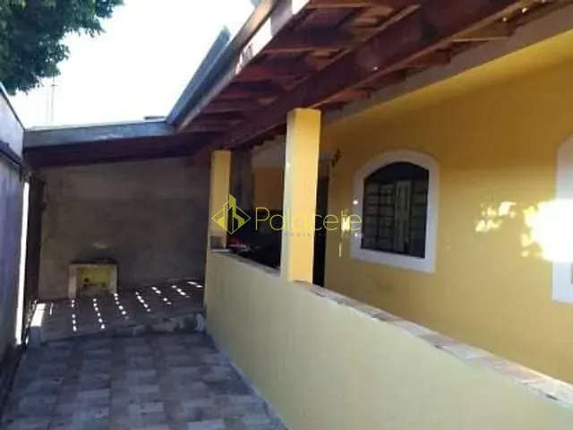 Casa com 250m² 4 quartos e 2 banheiros, à venda, no bairro Beta em Pindamonhangaba