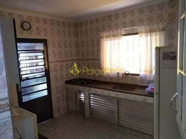 Casa com 250m² 4 quartos e 2 banheiros, à venda, no bairro Beta em Pindamonhangaba