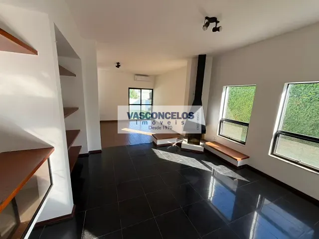 Casa com 360m² 4 quartos e 3 banheiros, à venda, no bairro Jardim das Colinas em São José dos Campos