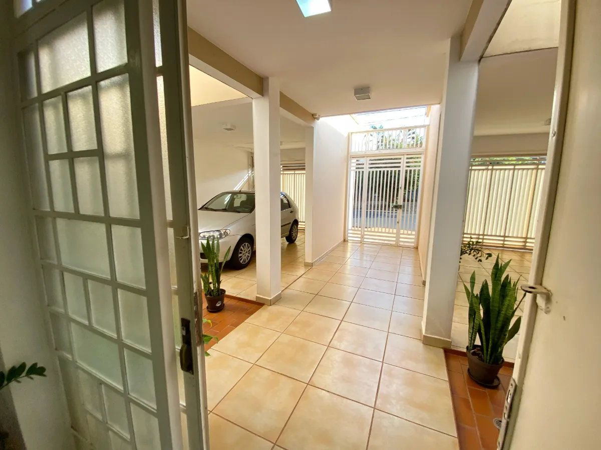 Casa para venda em Parque dos Bandeirantes com 4 quartos, sendo 1 suíte, 321m²