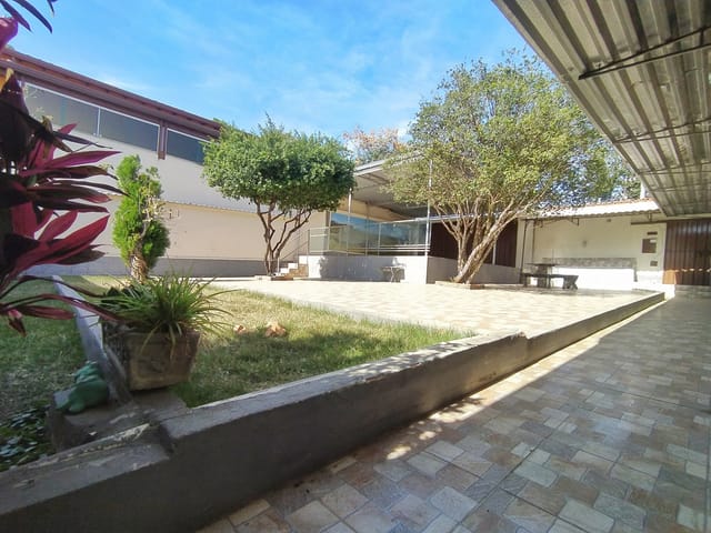 Foto do Casa - Casa plana com 03 quartos, jardim e 02 banheiros, 04 vagas cobertas, Bairro Planalto, Belo Horizonte | Deltalar Imóveis