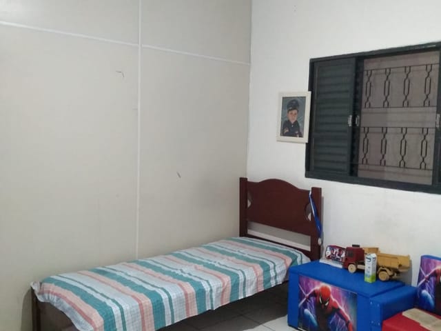 Casa com 250m² 3 quartos e 1 banheiro, à venda, no bairro Parque Senhor do Bonfim em Taubaté