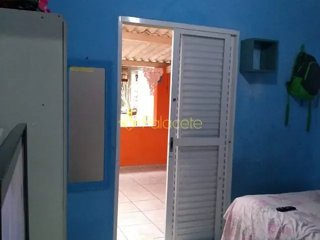 Casa com 250m² 3 quartos e 1 banheiro, à venda, no bairro Parque Senhor do Bonfim em Taubaté