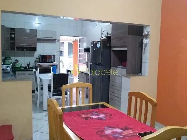 Casa com 250m² 3 quartos e 1 banheiro, à venda, no bairro Parque Senhor do Bonfim em Taubaté