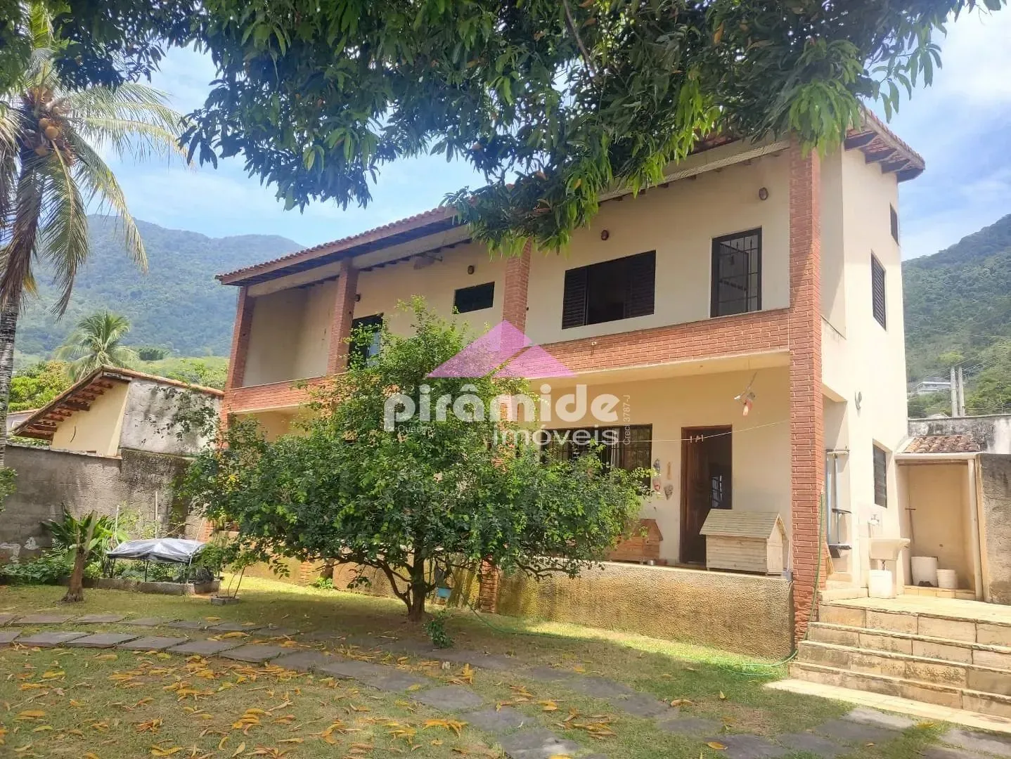 Casa, 3 quartos, 226 m² - Foto 1