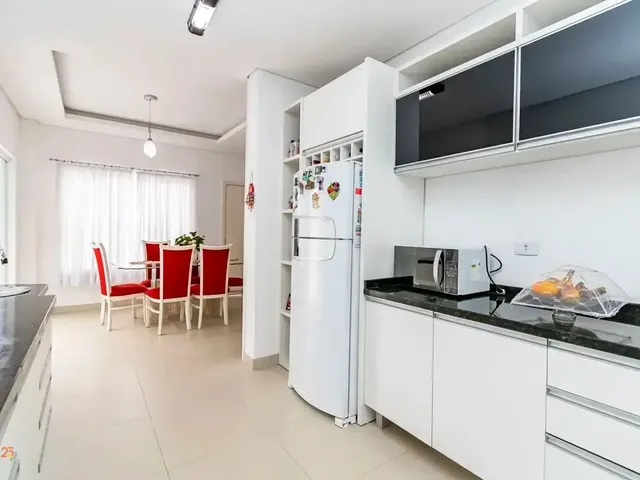 Casa 3 quartos e 3 banheiros, à venda, no bairro Guaíra em Curitiba