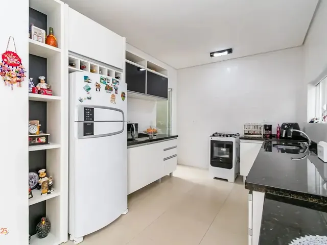Casa 3 quartos e 3 banheiros, à venda, no bairro Guaíra em Curitiba