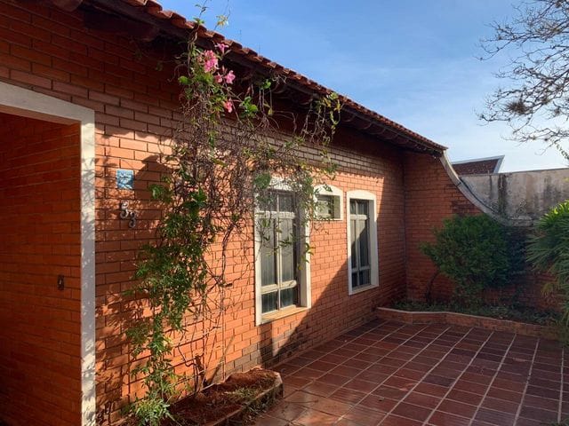 Casa com 243m² 3 quartos e 3 banheiros, à venda, no bairro Vila Larsen 1 em Londrina