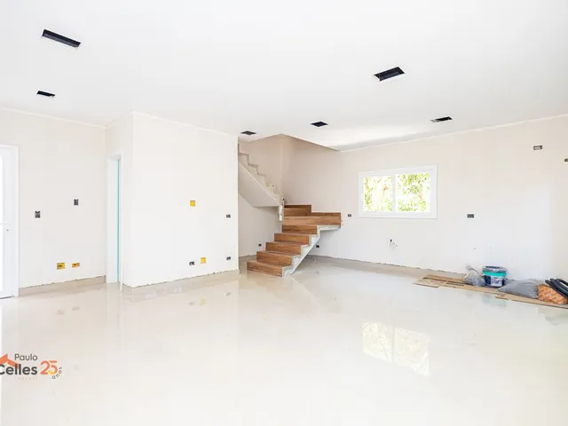Casa 2 quartos e 3 banheiros, à venda, no bairro Pilarzinho em Curitiba