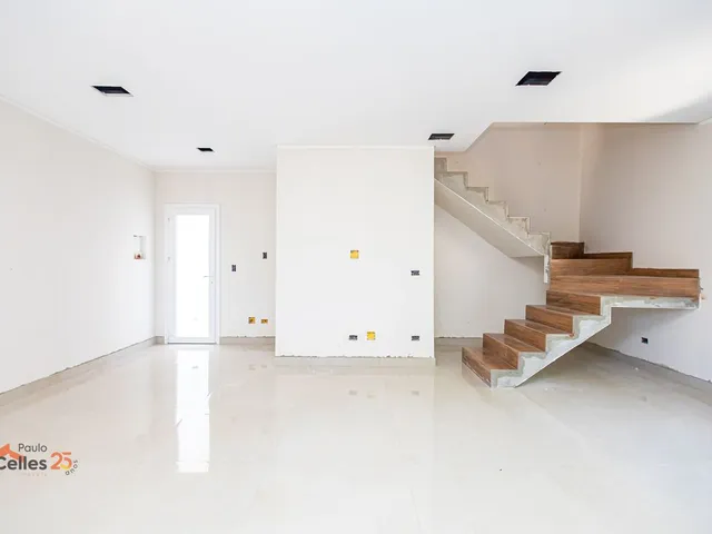 Casa 2 quartos e 3 banheiros, à venda, no bairro Pilarzinho em Curitiba