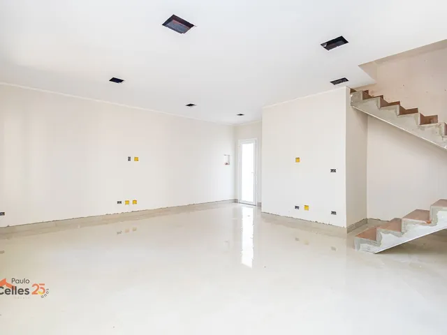 Casa 2 quartos e 3 banheiros, à venda, no bairro Pilarzinho em Curitiba