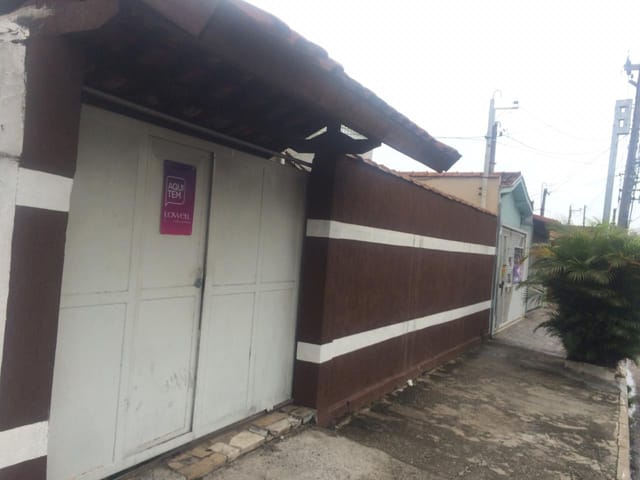 Casa com 250m² 4 quartos e 1 banheiro, à venda, no bairro Parque Santo Antônio em Taubaté