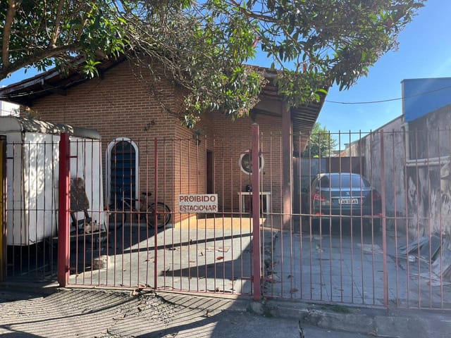 Casa com 300m² 3 quartos e 2 banheiros, à venda, no bairro Vila Bourghese em Pindamonhangaba