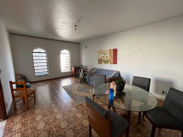 Casa com 300m² 3 quartos e 2 banheiros, à venda, no bairro Vila Bourghese em Pindamonhangaba