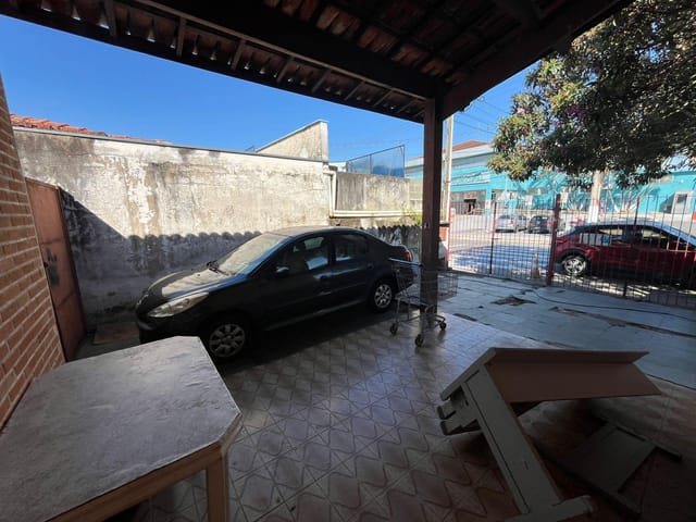 Casa com 300m² 3 quartos e 2 banheiros, à venda, no bairro Vila Bourghese em Pindamonhangaba