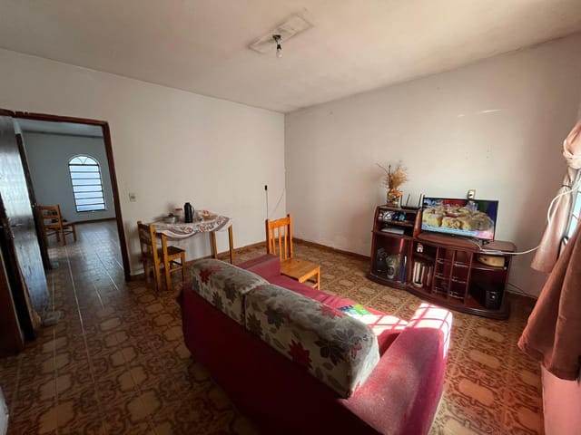 Casa com 300m² 3 quartos e 2 banheiros, à venda, no bairro Vila Bourghese em Pindamonhangaba