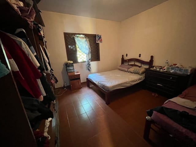 Casa com 300m² 3 quartos e 2 banheiros, à venda, no bairro Vila Bourghese em Pindamonhangaba