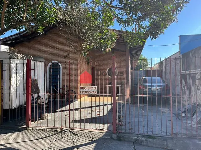 Casa com 300m² 3 quartos e 2 banheiros, à venda, no bairro Vila Bourghese em Pindamonhangaba