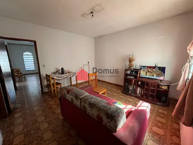 Casa com 300m² 3 quartos e 2 banheiros, à venda, no bairro Vila Bourghese em Pindamonhangaba