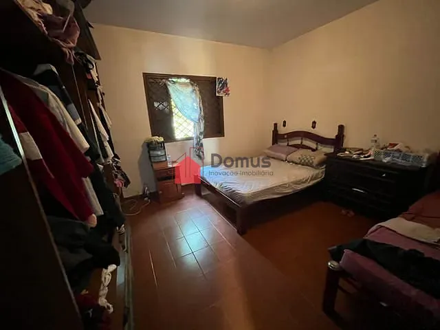 Casa com 300m² 3 quartos e 2 banheiros, à venda, no bairro Vila Bourghese em Pindamonhangaba