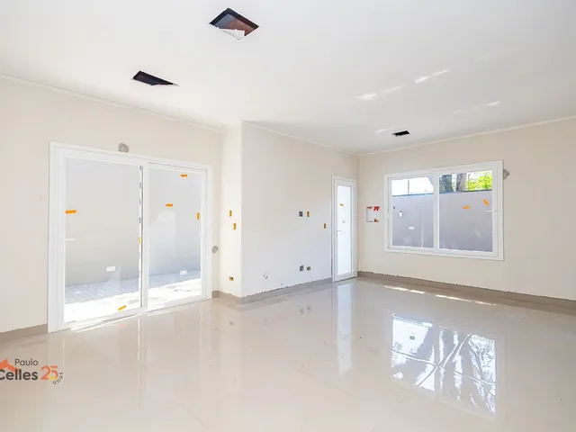 Casa 2 quartos e 2 banheiros, à venda, no bairro Pilarzinho em Curitiba