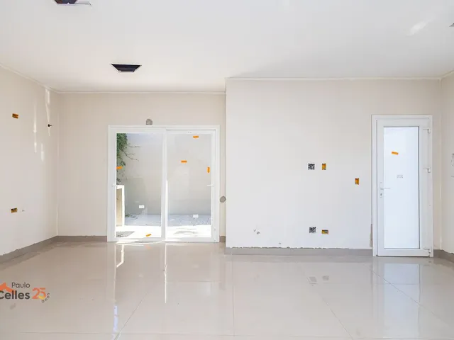Casa 2 quartos e 2 banheiros, à venda, no bairro Pilarzinho em Curitiba