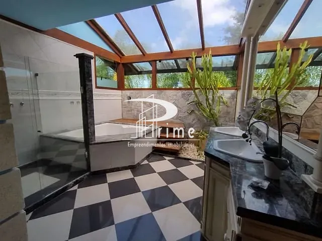 Casa com 1007m² 5 quartos e 8 banheiros, à venda, no bairro Camboinhas em Niterói