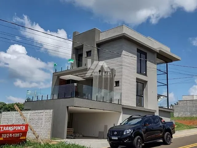 Casa 3 quartos e 3 banheiros, à venda, no bairro Contorno em Ponta Grossa