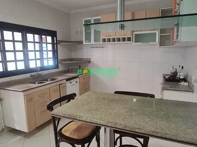 Casa com 262m² 4 quartos e 4 banheiros, à venda, no bairro Urbanova em São José dos Campos