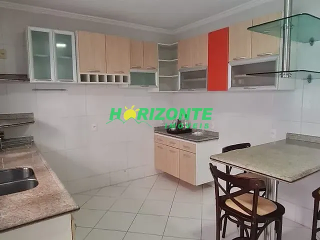 Casa com 262m² 4 quartos e 4 banheiros, à venda, no bairro Urbanova em São José dos Campos