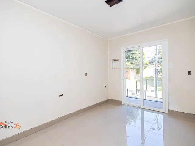 Casa 3 quartos e 3 banheiros, à venda, no bairro Pilarzinho em Curitiba