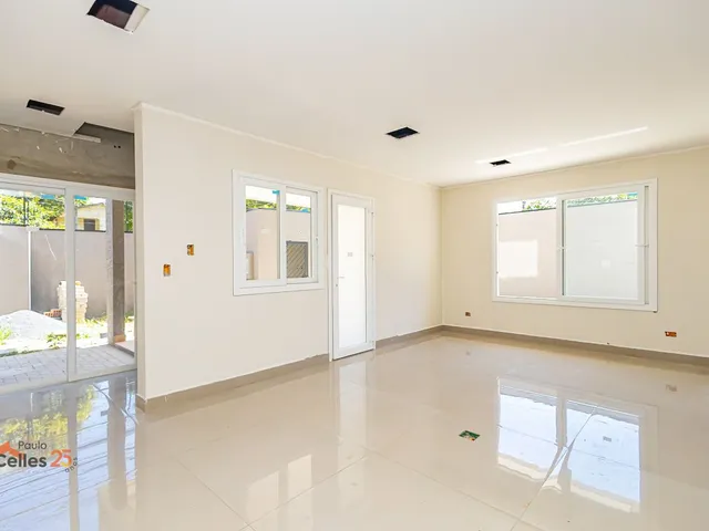 Casa 3 quartos e 3 banheiros, à venda, no bairro Pilarzinho em Curitiba