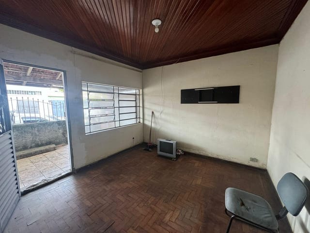 Casa com 508m² 8 quartos e 3 banheiros, à venda, no bairro Parque São Benedito em Pindamonhangaba