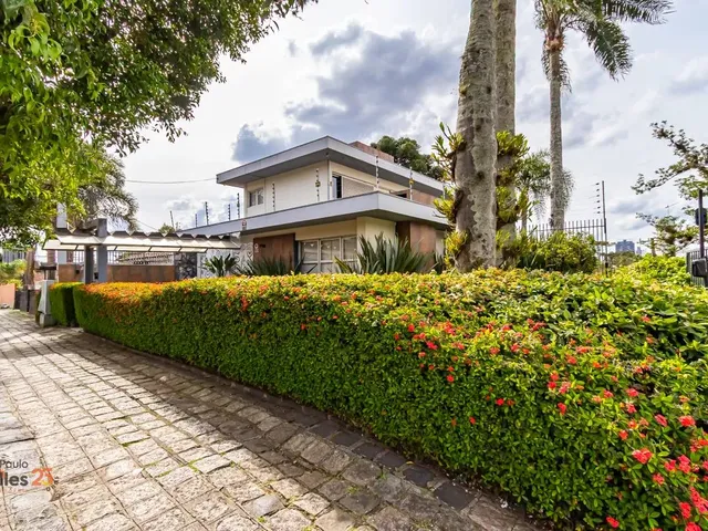 Casa 3 quartos e 4 banheiros, à venda, no bairro Batel em Curitiba
