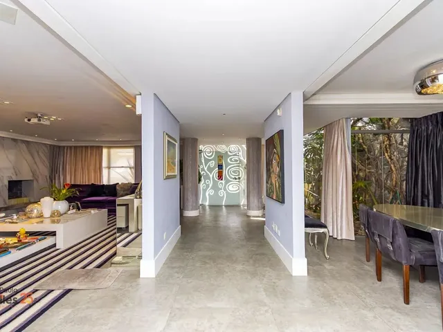 Casa 3 quartos e 4 banheiros, à venda, no bairro Batel em Curitiba