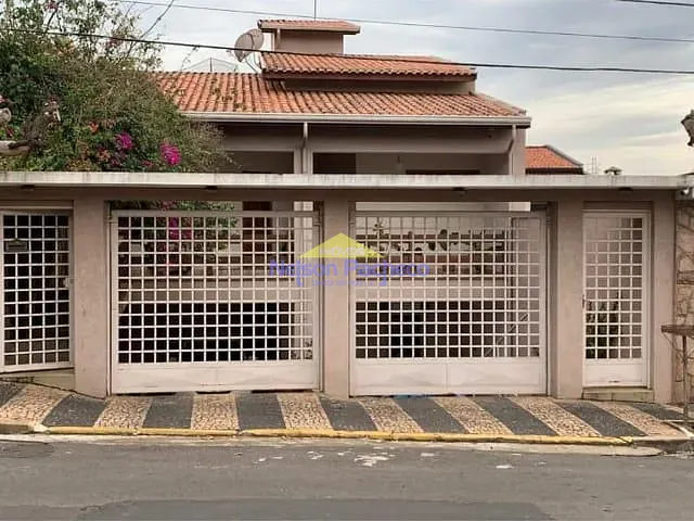 Casa com 370m² 4 quartos e 2 banheiros, à venda, no bairro Centro em Capivari