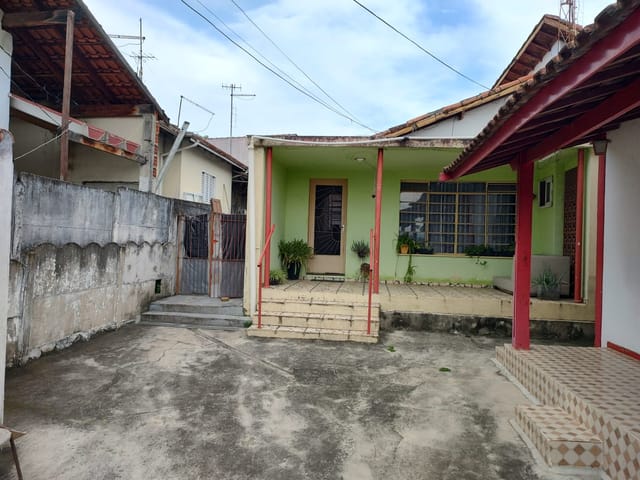 Casa com 340m² 1 quarto e 1 banheiro, à venda, no bairro Maria Áurea em Pindamonhangaba