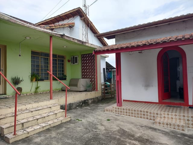 Casa com 340m² 1 quarto e 1 banheiro, à venda, no bairro Maria Áurea em Pindamonhangaba