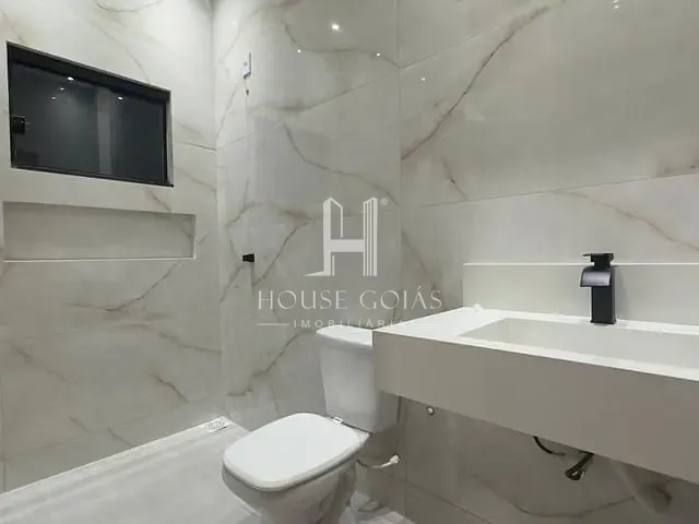 Casa com 295m² 3 quartos e 4 banheiros, à venda, no bairro Parque João Braz - Cidade Industrial em Goiânia