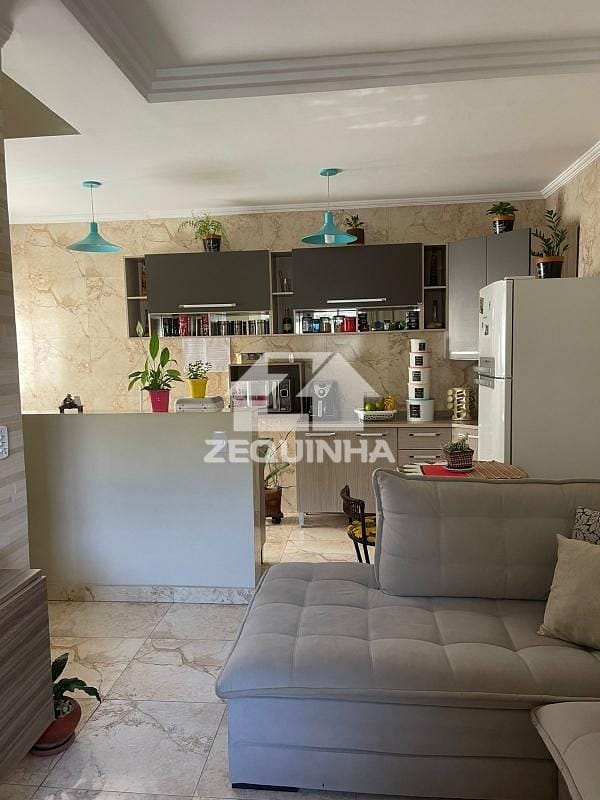 Casa para alugar com 2 quartos, 80m² - Foto 1