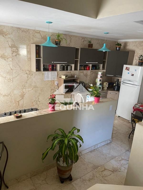 Casa para alugar com 2 quartos, 80m² - Foto 17