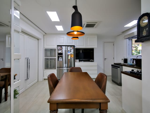 Casa com 540m² 4 quartos e 4 banheiros, à venda, no bairro Tristeza em Porto Alegre