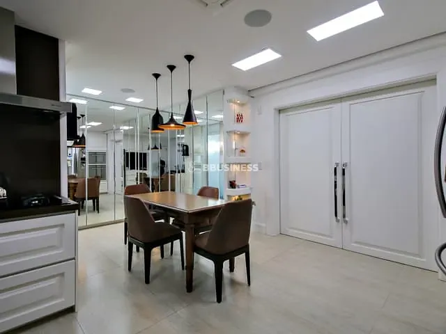 Casa com 540m² 4 quartos e 4 banheiros, à venda, no bairro Tristeza em Porto Alegre